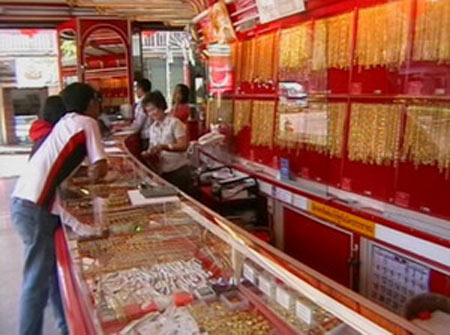 ข่าวตรัง : ร้านทองตรังเปิดหลังหยุดสงกรานต์ลูกค้าแน่น