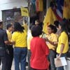 ภาพประกอบ ข่าวตรัง : การค้าฯตรัง ตรวจร้านขายเสื้อเหลืองหลังชาวบ้านร้องขายแพง