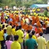 ภาพประกอบ ข่าวสตูล : ชาวสตูลใส่เสื้อเหลืองตักบาตรเฉลิมพระเกียรติ