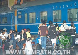 ภาพประกอบ ข่าวสาร ข่าวทั่วไป : รถไฟเพิ่มเที่ยวพิเศษสงกรานต์ อีก22ขบวนระหว่าง11-13เม.ย.