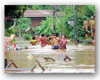 ภาพประกอบ ข่าวสาร ข่าวทั่วไป : เหนือวิปโยคท่วมหนักรอบ38ปี คาด100ศพ ข้อมูล?สาธารณสุขอุตรดิตถ์?