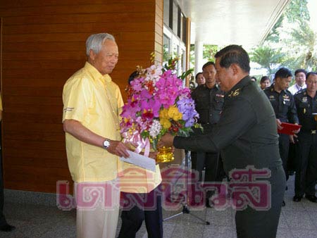 ภาพประกอบ ข่าวสาร ข่าวทั่วไป : ?ป๋าเปรม? ประณามมือบึ้มทรามต่ำช้า! วอนอย่าทำร้ายผู้บริสุทธิ์