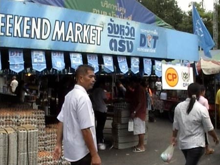 ข่าวตรัง : ตลาดธงฟ้าฯ ตรังวันแรก ผู้คนจับจ่ายบางตา