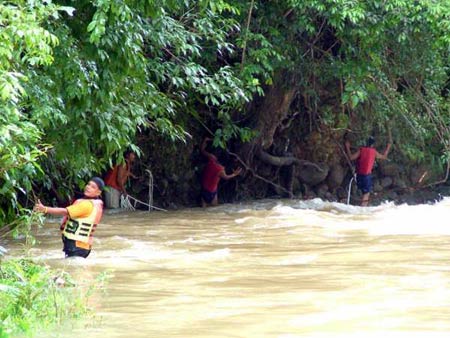 ข่าวพังงา : ยังไร้วี่แววร่างแหม่ม สูญหาย ขณะล่องแก่ง พังงา