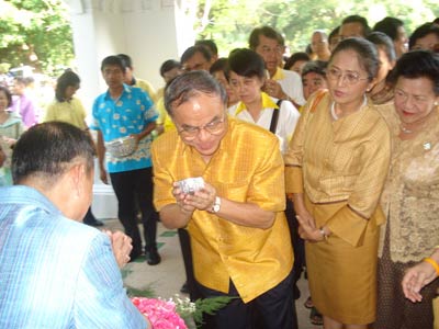 ข่าวภูเก็ต : ชาวภูเก็ตสืบสานประเพณีสงกรานต์จัดรดน้ำดำหัวพ่อเมือง