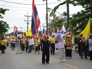 ข่าวภูเก็ต : พันธมิตรฯ ภูเก็ต  500 คนยื่นหนังสือถึงผู้ว่าฯ แสดงจุดยืนทวงคืนปราสาทพระวิหาร